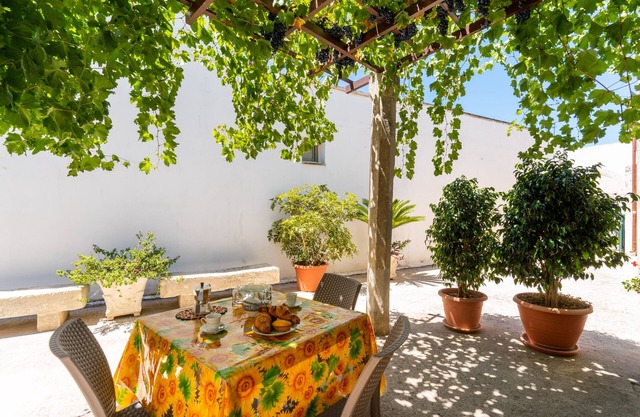 Pet-Friendly Studio Apartment Domus Cristina - Tredomus with Shared Garden