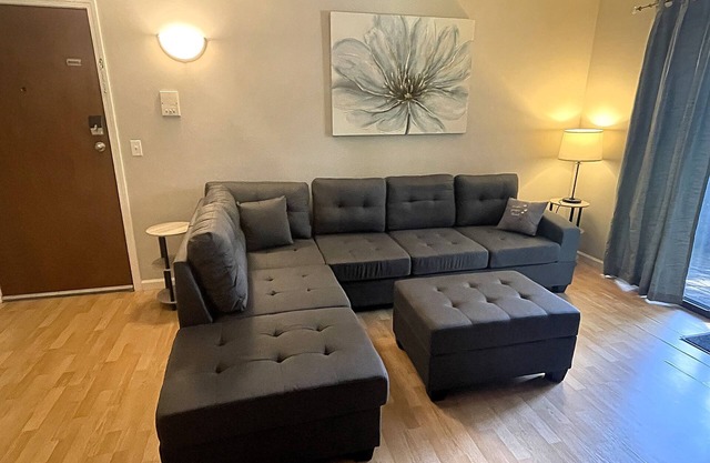 Pet friendly updated 2bd condo