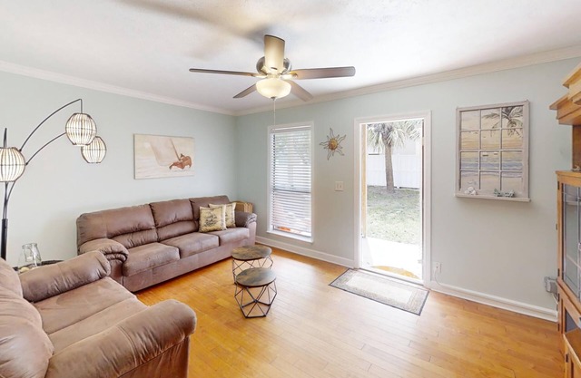 Pet Friendly Near Emerald Beach Short walk to Beach Free Golf Every Day!