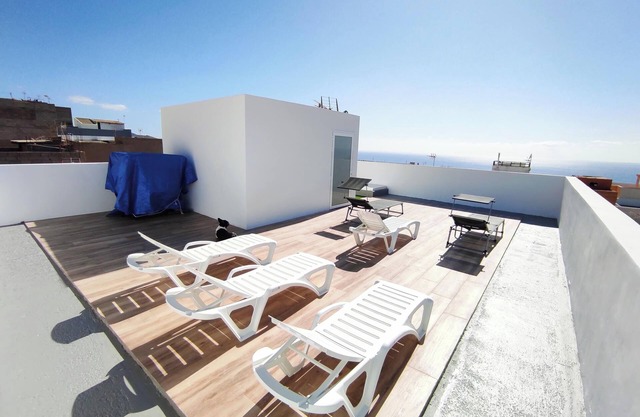 Pet-Friendly "Villa Dolce Vita Tenerife Sur" with Sea View, Private Pool, Garden & Wi-Fi
