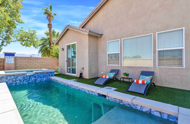 Pet friendly walking dis.To Coachella