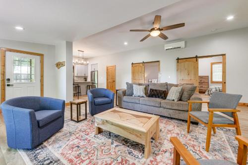 Pet-Friendly Waynesville Cabin with Deck and Mtn Views