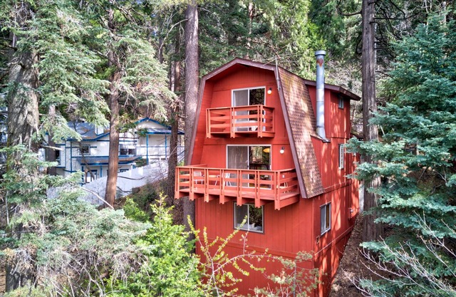 Pet/Kid Friendly Cozy Cabin, BBQ, Firepit, Outdoor Dining, Forest Views