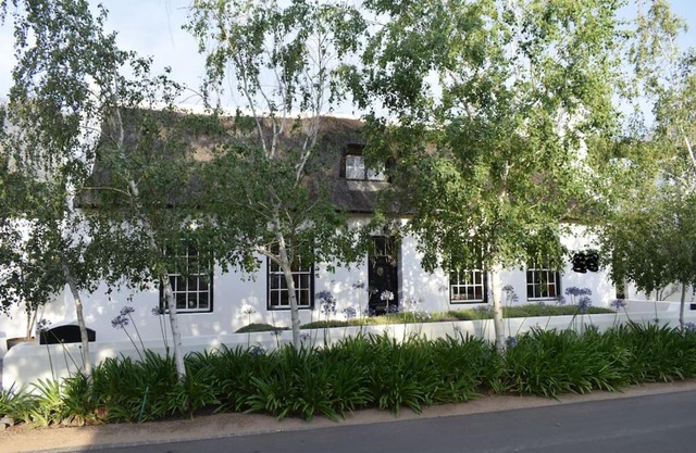 Petite France:luxury thatched 4BRcottage with pool