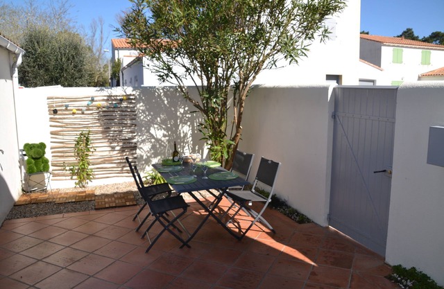 Petite Villa Avec Jardinet Dans Pinède et Quartier Paisible