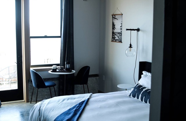 Pets Allowed, Trolley View King Room at Bowline Hotel