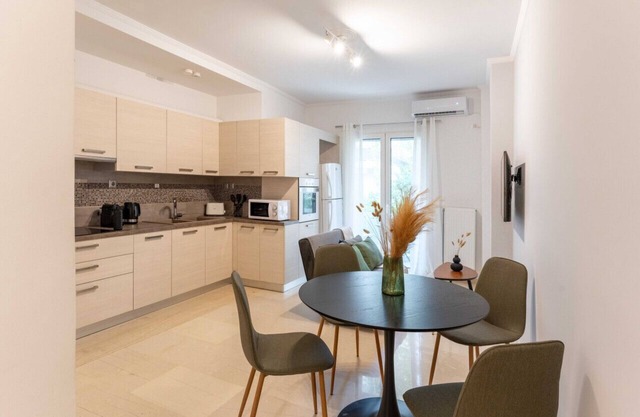 Phaedrus Living: Alimos Edem Beach Flat