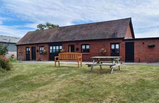 Pheasant Pens 2 - UK50188