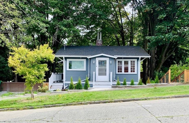 Phinneywood Basement Hideaway - Zoo meets Lake