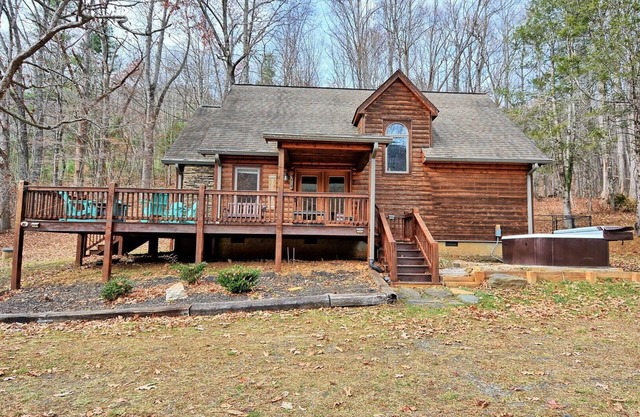Phoenix Cabin-Open for Bookings! Hot Tub, Pets Considered, Fire Pit, AC, WIFI