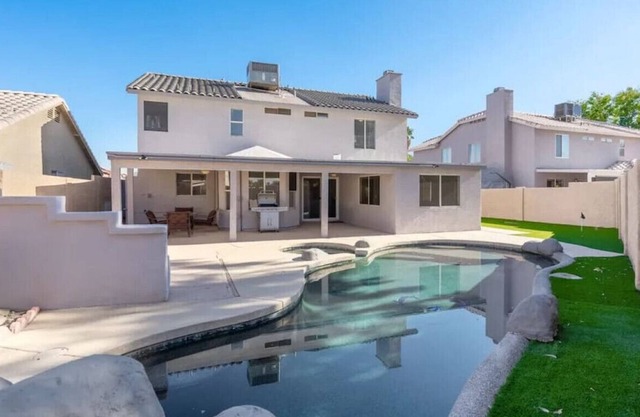 Phoenix Villa w/ private Pool, BBQ, Gym, & Firepit