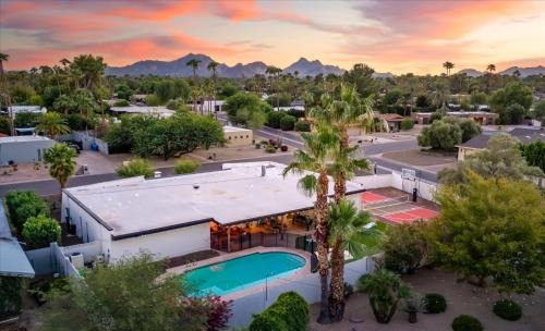 Pickleball Court~ Hot Tub & Pool~ Mini Golf~Games