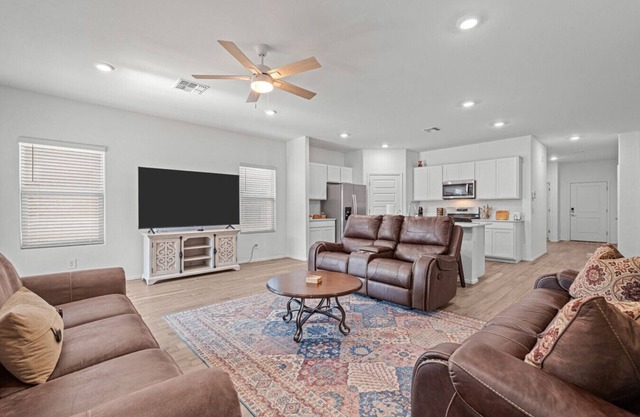 Picturesque 5 bedroom with Mountain Views