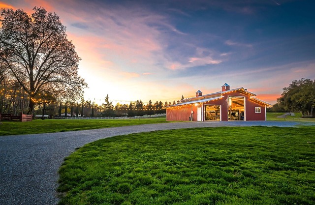 Picturesque Getaway on the Sacramento River - Perfect for Groups and Families