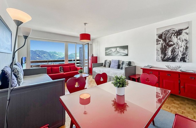 Pied-à-terre in Crans-Montana, pool and view - Swi