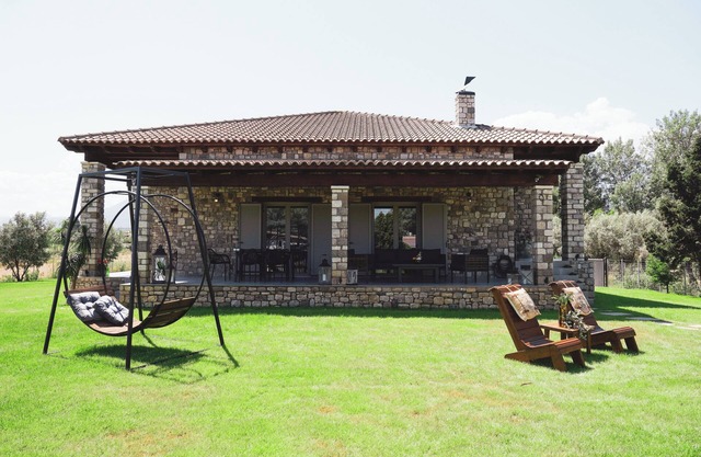 PIETRA VILLA, all inclusive. 6om from the sea, garden and private parking.