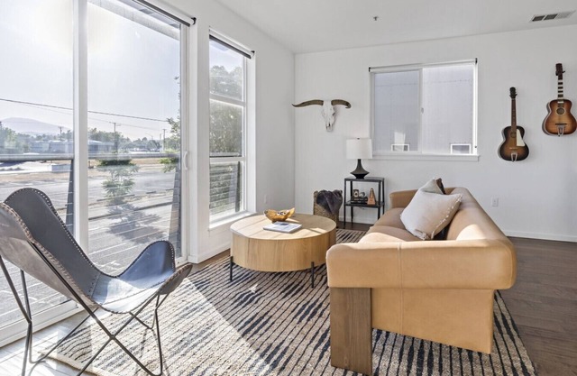 Pine at Evergreen - Boutique Hotel