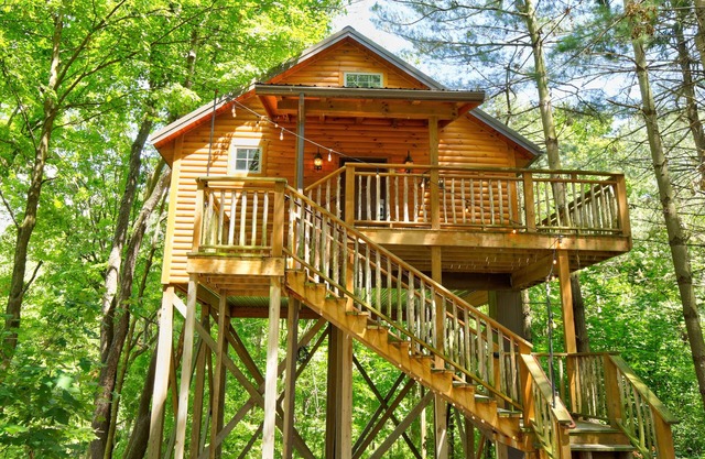Pine Cove Treehouses & Cabins