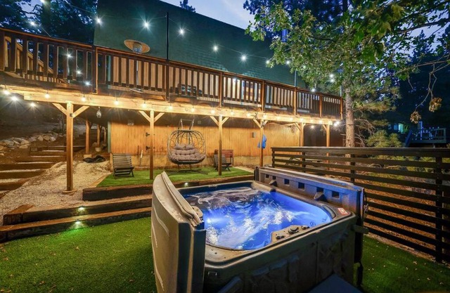 Pine Den Cabin: Arcade+Fire Pit+BBQ