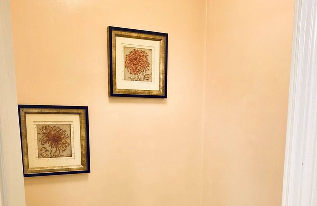 Pine Hallow House - walking distance to Hutchinson Square