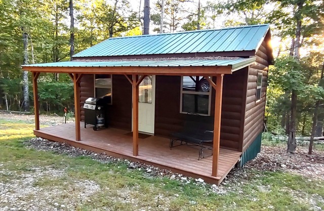 Pine Ridge Cabin - A Cozy Getaway for Two near Jasper AR!