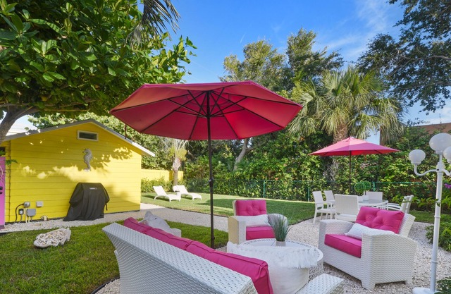 Pineapple Cottage- Historic Parrot Cove