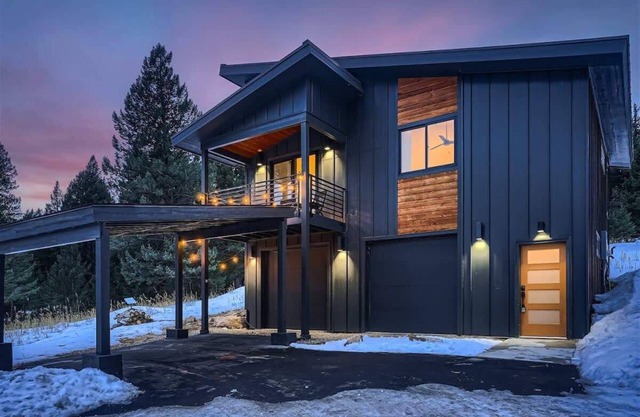 Pinebox at Evergreen Modern 20Acres -Serene-Creek!