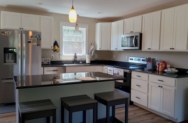 Pines Axial - Charming 2-bedroom cottage in serene Cumberland with WiFi, AC
