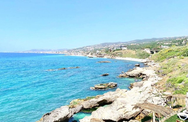 Pink Sunset: Beachfront Exotic Room in Batroun