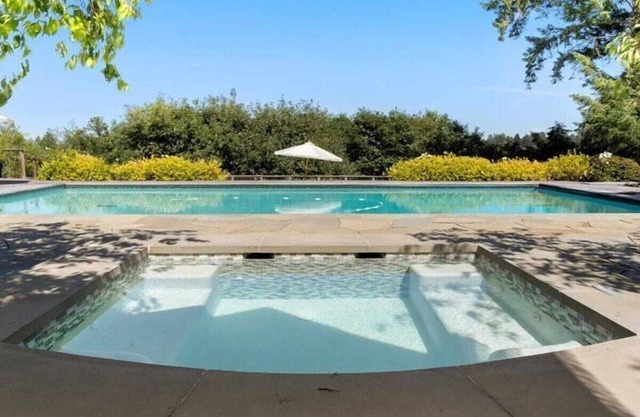 Pinot Views, sleeps 10, Pool/Spa, BBQ, Firepit
