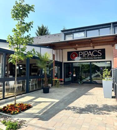 Pipacs Panír & Grill Garden Vendégház