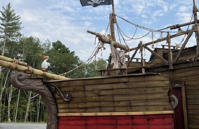 Pirate Ship - Deluxe Cabin #3 on map