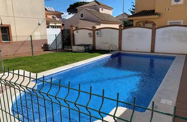 Piscina y garaje a 300 mts de playa