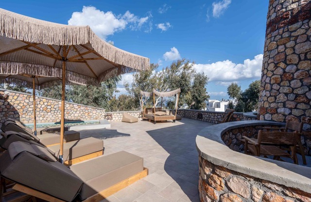 Pithos Apartments