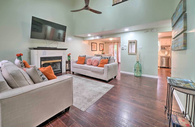 Pittsburgh Home w/ Deck & Grill, 5 Mi to Dtwn!