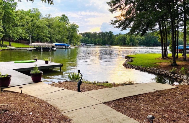 Plan an escape for some R&R & family time @ Rock Island Hideaway - Lake Oconee,
