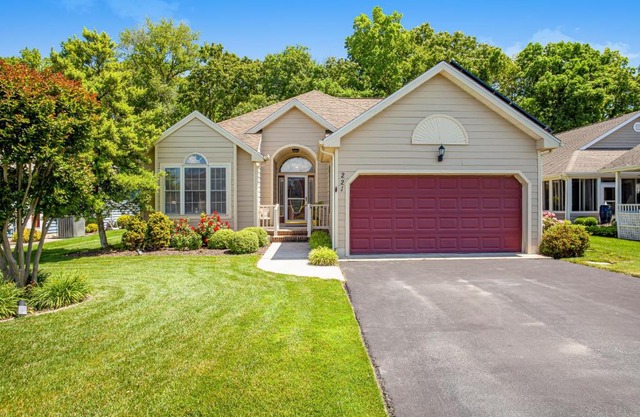 Plantations East - 221 Lakeside Dr