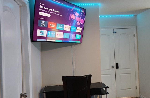 Platinum Staycation Suite- Private Ensuite Bedroom with free parking