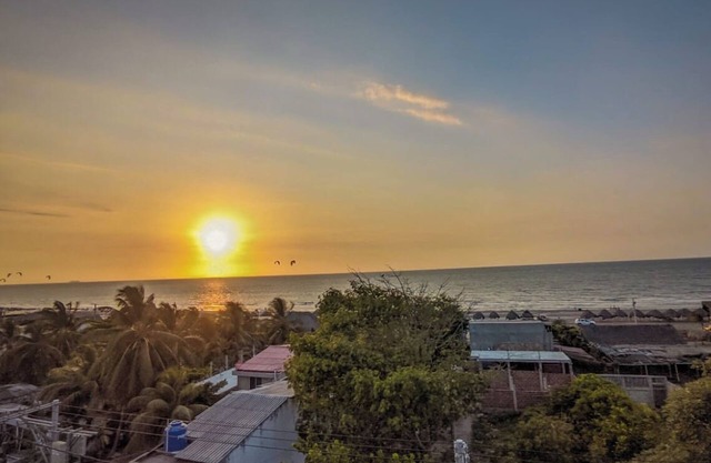 Playa, Brisa y Mar!nA solo unos pasos de la playa y cerca al Aeropuerto.