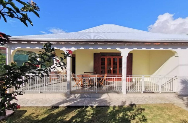 Pleasant accommodation in Le Gosier (terrace, garden & barbecue)