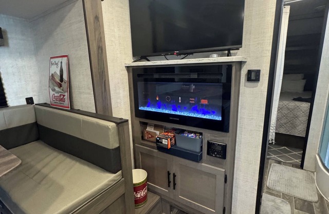 Pleasant camping on a private lakefront property on lake Griffin in Leesburg, FL