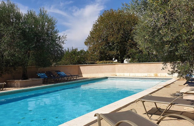 Pleasant cottage for holidays in Provence with swimming pool