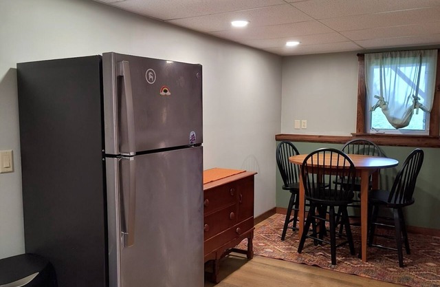 Pleasant, spacious studio in Newport with gorgeous view of Lake Memphremagog