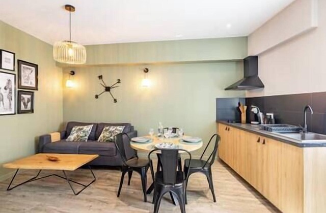 Pleasant town house with terrace near zoo