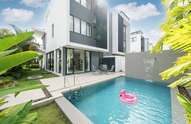 Pleasant villa with AC in Thalang