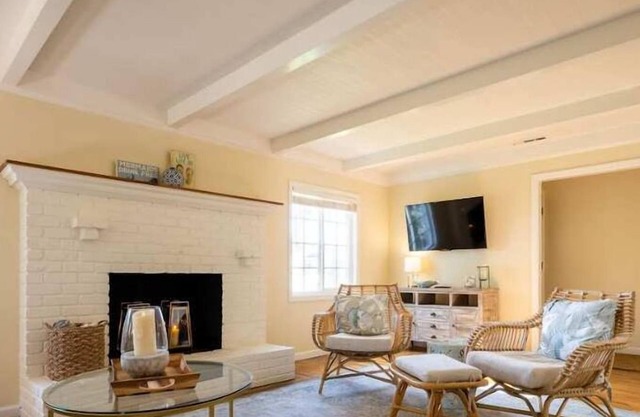 Pleasure Point Getaway with hot tub, dog friendly!