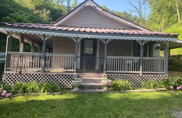 Plum Crooked Poet’s Cottage ~ Once Upon A Time ~ Alpine Charm ~ Not Damaged ~