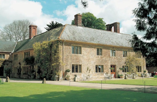 Plumber Manor Hotel