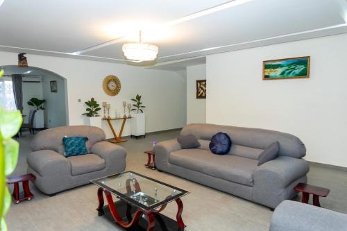 Plush apartment hosted by Ama 3bd rm 4 guest