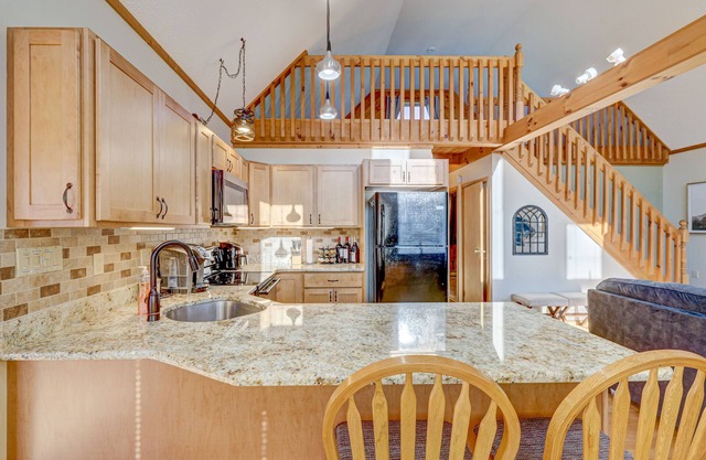 Pocono home: 5 star community golf, lakes, game room. Buy 2 nights get 1 free!